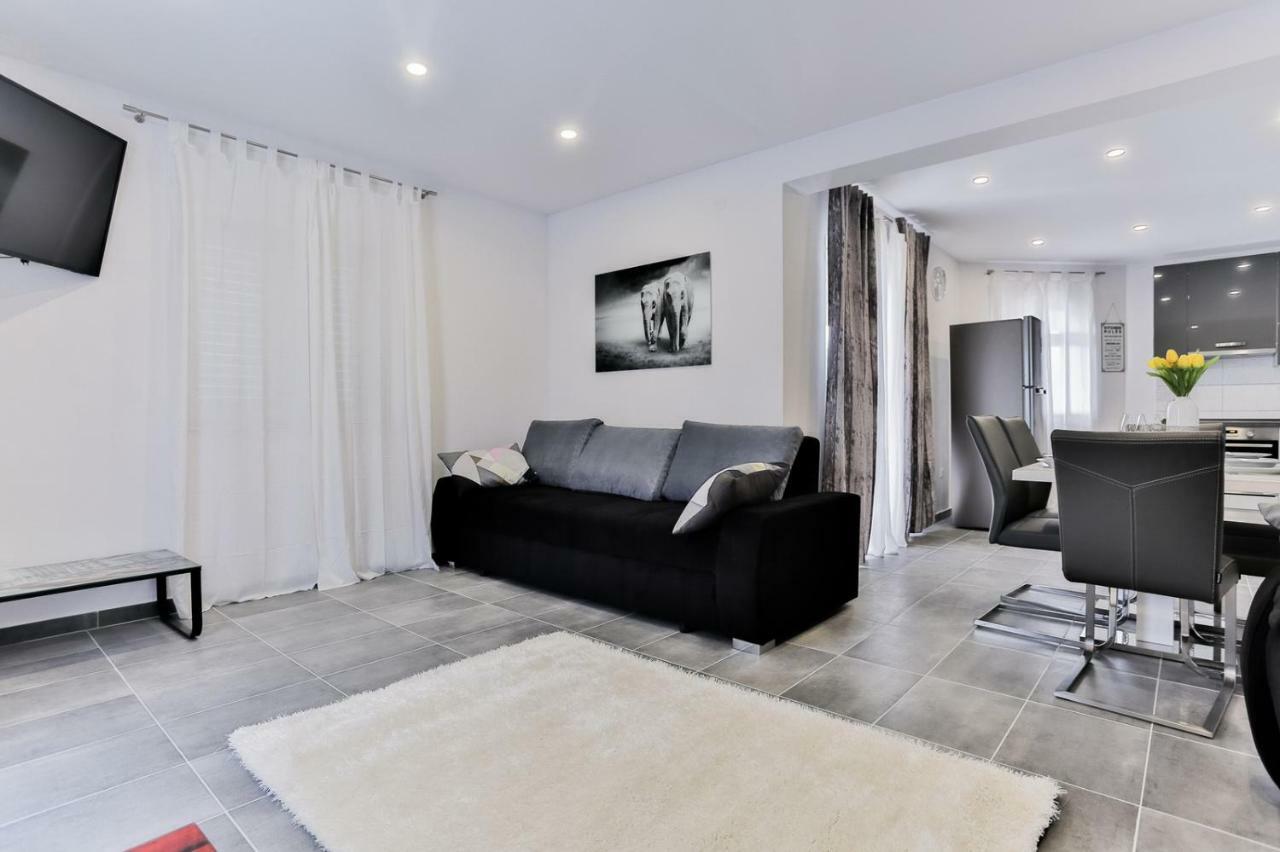 Villa Scandalli Sevid Esterno foto