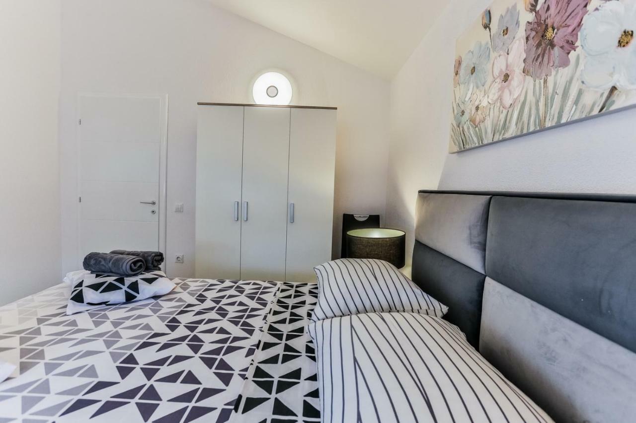 Villa Scandalli Sevid Esterno foto