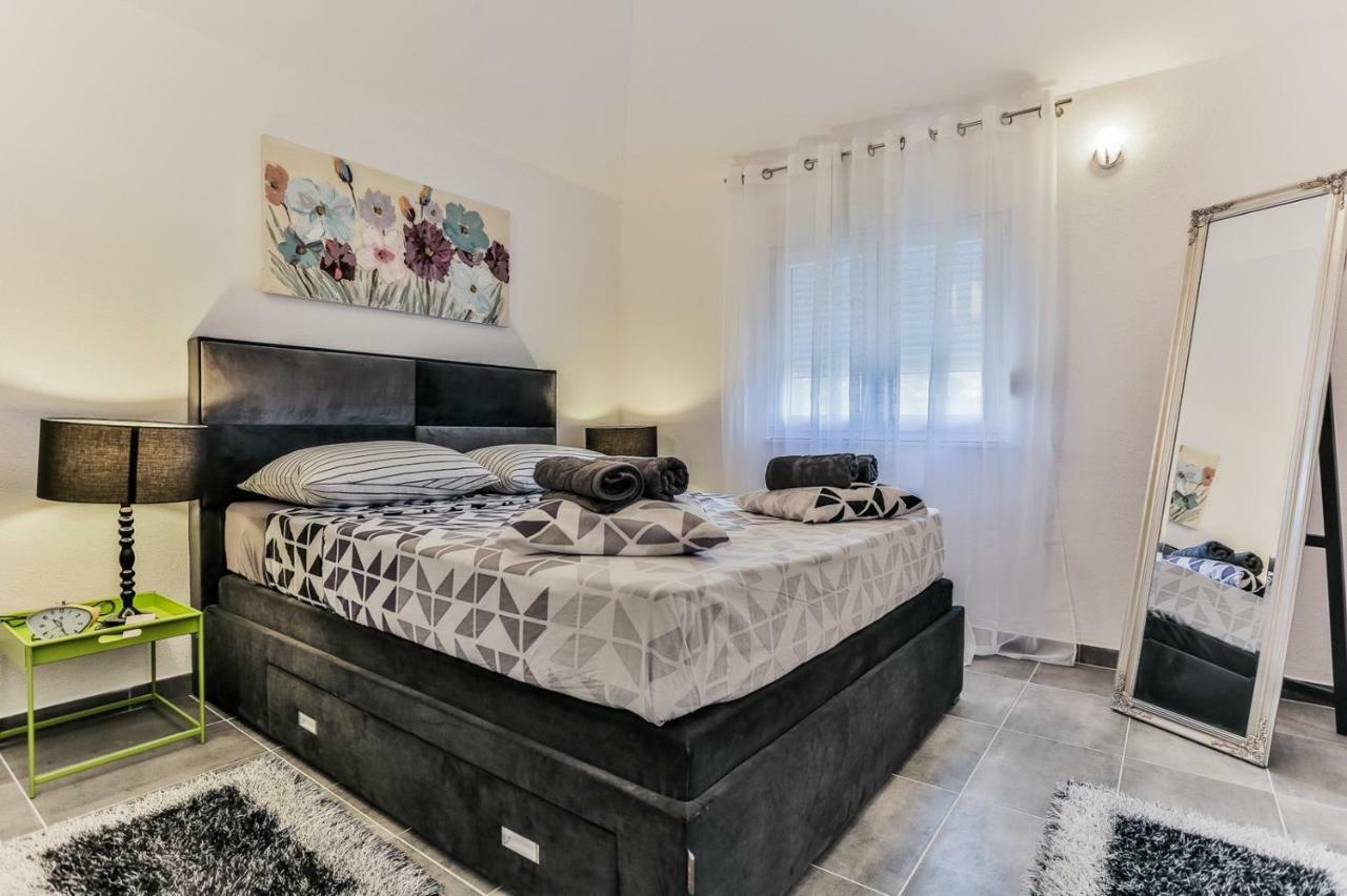 Villa Scandalli Sevid Esterno foto