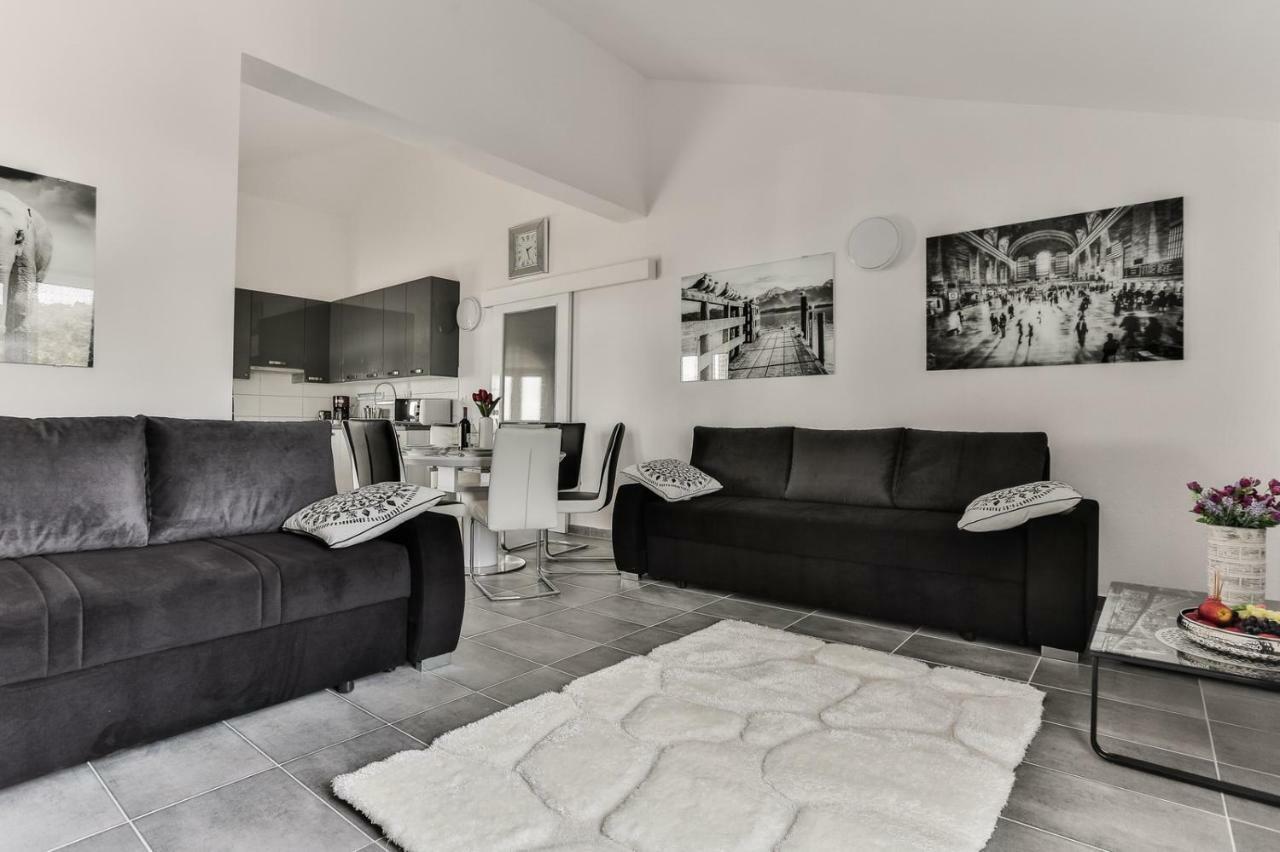 Villa Scandalli Sevid Esterno foto